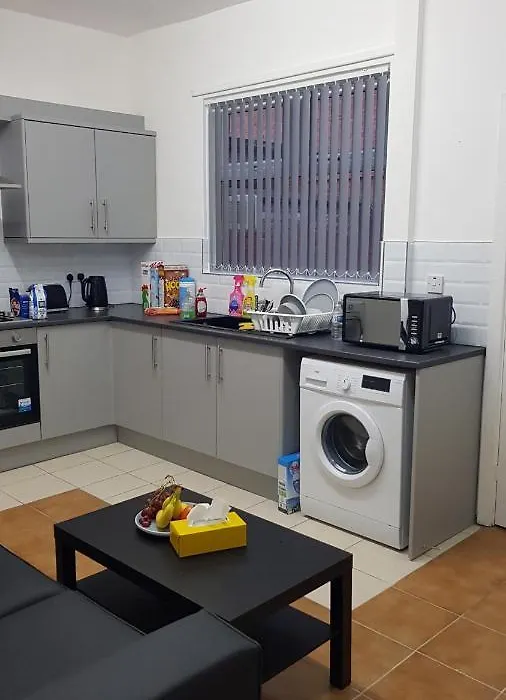 Double Bedroom In Manchester M19, Rm3 Double Bed-1
