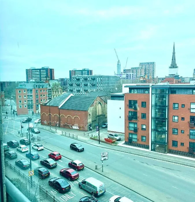 En-Suite Double Room In Shared City Center Apartment-1