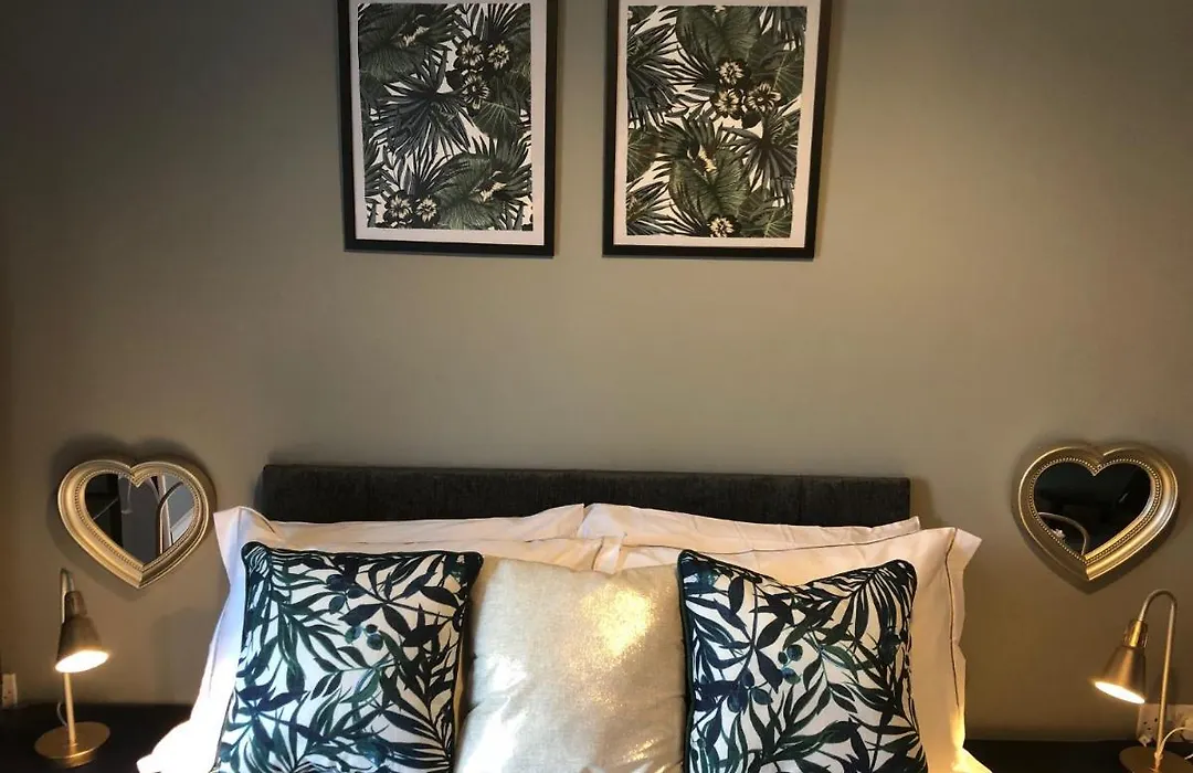 3. Stylish Private Double Room Near Manchester City Centre-1