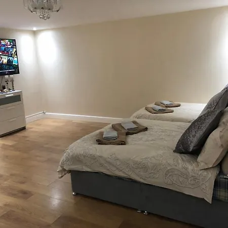 Big Room Rusholme With Tv And Private Bathroom-Parking&Wifi-3