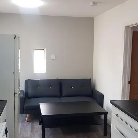 Double Bedroom In Withington, M20. 1 Db Bed, Rm 1-3